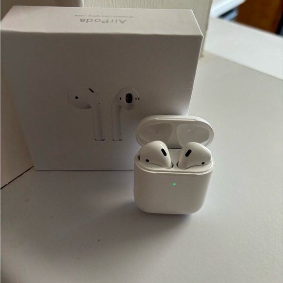 Apple AirPods 2nd generation Wireless Earbuds - White - Picture 1 of 3